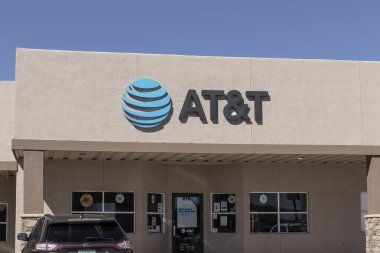 Gallup - Eylül 2021: AT & T cep telefonu perakende mağazası. AT & T cep telefonu, hareketlilik ve yüksek hızlı internet üzerinde yoğunlaşmak için medya varlıklarını döndürüyor.