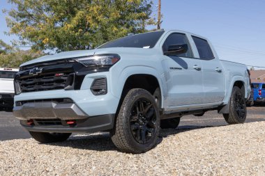 Avon - October 5, 2025: Chevrolet Colorado 4WD Z71 Crew Cab pickup display. Chevy offers the Colorado with a 2.7L Turbomax 4-Cylinder engine. MY:2025