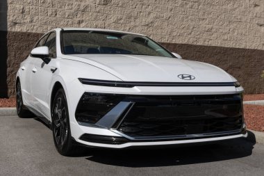 Avon - October 5, 2025: Hyundai Sonata SEL FWD Midsize Sedan display. Hyundai offers the Sonata with a 2.5L 4-Cylinder engine. MY:2025