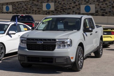 Indianapolis - 12 Ekim 2025 Ford Sertifikalı Maverick pikap. Ford sertifikalı ikinci el araba programına Mavi Avantaj diyor. MY:2024