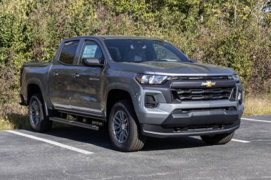 Kokomo - 12 Ekim 2025 Chevrolet Colorado 4WD LT Taksi Sergisi. Chevy, Colorado 'ya 2.7L Turbomax 4 silindirli motor sunuyor. MY:2026
