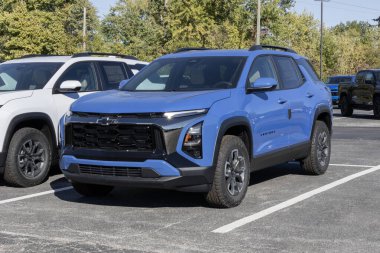 Kokomo - 12 Ekim 2025: Chevrolet Equinox ACTIV FWD Küçük Aile SUV sergisi. Chevy, Equinox 'a 1.5L Turboşarjlı motor sunuyor. MY:2026