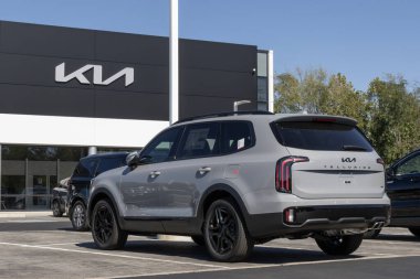 Indianapolis - 12 Ekim 2025: Kia Telluride EX-Line V6 AWD 3-Row SUV ekran. Kia, Telluride 'a 3.8L Doğrudan Enjeksiyon V6 motoru sunar. MY:2025