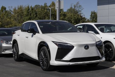 Indianapolis - 12 Ekim 2025 Lexus RZ450e SUV sergisi. Fiyat endişesiyle Lexus, talebi karşılamak için kontörlü araba alıp satıyor. Benim: 2023