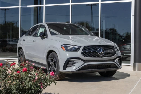 Indianapolis - 12 Ekim 2025 Mercedes-Benz GLE 450 4MATIC Coupe sergisi. Mercedes 3.0L Turboşarjlı hafif hibrid motorlu GLE450 sunuyor. MY:2026