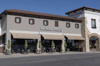 Fort Wayne, 13 Kasım 2025 Panera Ekmek Fırını Kafesi. Panera Ekmeği, ücretsiz WiFi sunan hızlı gelişigüzel restoranlar zinciri..
