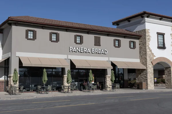 Fort Wayne, 13 Kasım 2025 Panera Ekmek Fırını Kafesi. Panera Ekmeği, ücretsiz WiFi sunan hızlı gelişigüzel restoranlar zinciri..