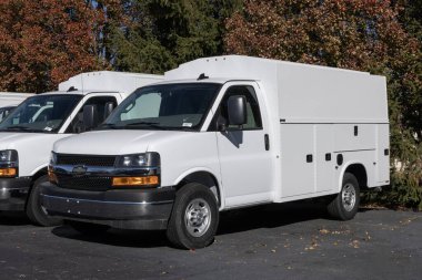 Avon - 16 Kasım 2025 Chevrolet Express Cutaway Knapheide Bed ile. Chevy, 6.6L V8 motorlu Express Cutaway 3500 'ü sunar. MY:2025