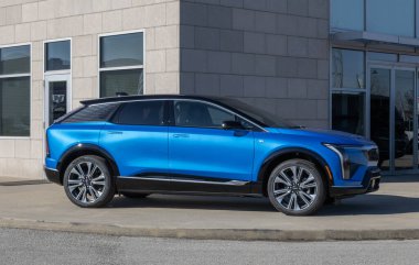 Balıkçılar - 23 Kasım 2025: Cadillac Optiac Premium Lüks SUV sergisi. Cadillac 317 mil uzunluğunda bir atış alanı sunuyor. MY:2026