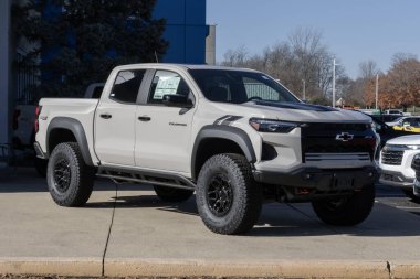 Noblesville - 23 Kasım 2025 Chevrolet Colorado 4WD ZR2 mürettebat taksisi bir galeride. Chevy, Colorado 'ya 2.7L Turbo Maksimum motor sunuyor. MY:2026