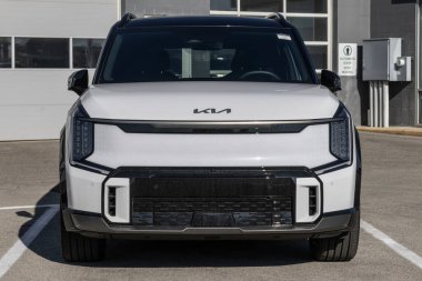 Balıkçılar - 23 Kasım 2025: Kia EV9 GT-Line AWD Long Range EV SUV ekran. Kia, EV9 Long Range 'e 283 mil uzunluğunda bir atış alanı sunuyor. MY:2026