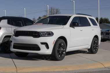 Lafayette - 21 Aralık 2025 Dodge Durango GT 3-Row SUV sergisi. Dodge, Durango 'ya 3.6L VVT V6 motor sunar. MY:2026