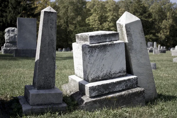 Vinklade gravstenar - subtila färger — Stockfoto
