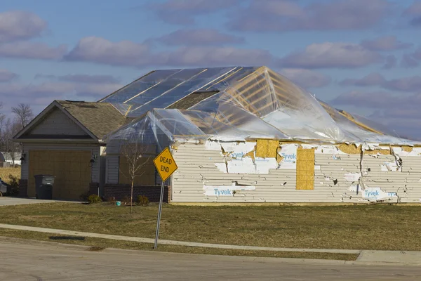 Danni da tempesta tornado IV - Danni da vento catastrofico da un tornado del Midwest — Foto Stock