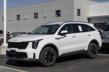 Indianapolis - 27 Şubat 2026 Kia Sorento SUV sergisi. Fiyatlandırma endişeleriyle, Kia talebi karşılamak için kontörlü araç alıp satıyor. MY:2024