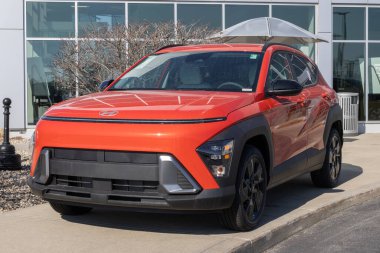 NoBlesville - 27 Şubat 2026: Hyundai Kona SEL Sport FWD küçük SUV sergisi. Hyundai Kona 'ya 2.0L Turboşarjlı 4 silindirli motor sunuyor. MY:2026