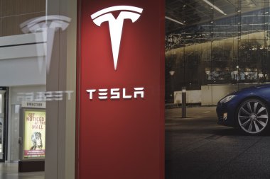 Indianapolis - Ekim 2015 yaklaşık: Tesla Motors mağaza elektrikli arabalar II satan Indianapolis