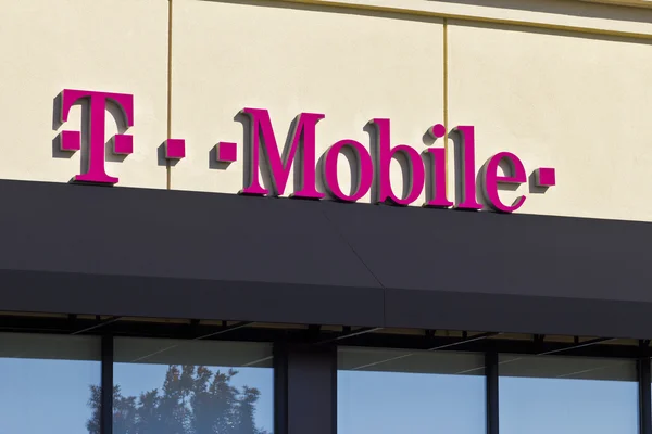 Lafayette, i - ca November 2015: T-Mobile Wireless butik jag — Stockfoto