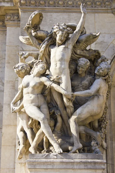 Paris opera house rzeźby - rzeźby na fasadzie palais garnier — Zdjęcie stockowe