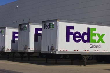 Indianapolis - yaklaşık Aralık 2015: gemiden yükleme içinde Federal hızlı kamyon. FedEx global bir kurye hizmetleri şirketi II olduğunu