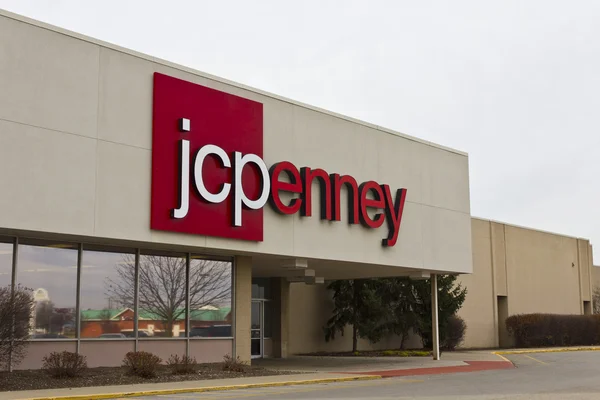 Indianapolis - Circa December 2015: JC Penney Retail Mall Location. JCP is an Apparel and Home Furnishing Retailer II — Stock Photo, Image