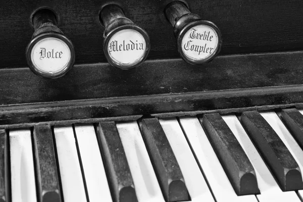 Diagonal Closeup of Organ Keys - Black and White of Organ Keys and Wood Texture — Stock Photo, Image