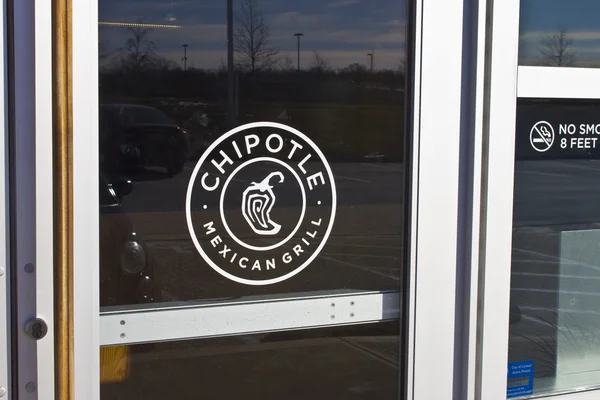 Indianapolis - Vers février 2016 : Chipotle Mexican Grill Restaurant. Chipotle est une chaîne de restaurants Burrito Fast-Food VI — Photo