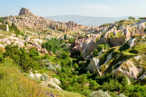 Színes sziklaalakzatok Cappadocia, Törökország — Stock Fotó