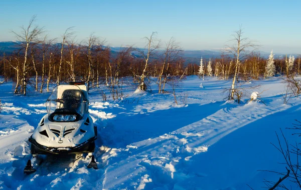 Noite de inverno nas montanhas Urais. Rússia — Fotografia de Stock