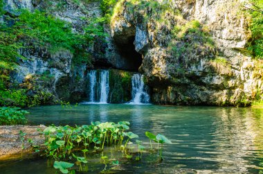 Atysh şelale Lemeza nehrinde. Güney Urallar. Rusya