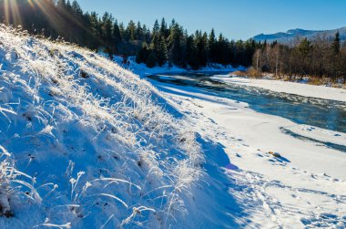 Tyulyuk nehir kış Ural dağlarında