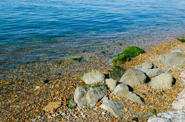 Dalga deniz kıyısında kırma