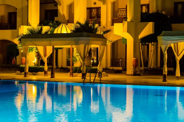 Hotel in Ägypten in der Nacht. — Stockfoto