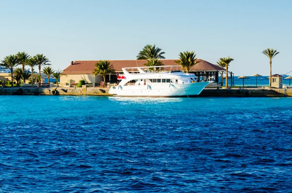 Marina bateaux et yachts dans la soirée — Photo