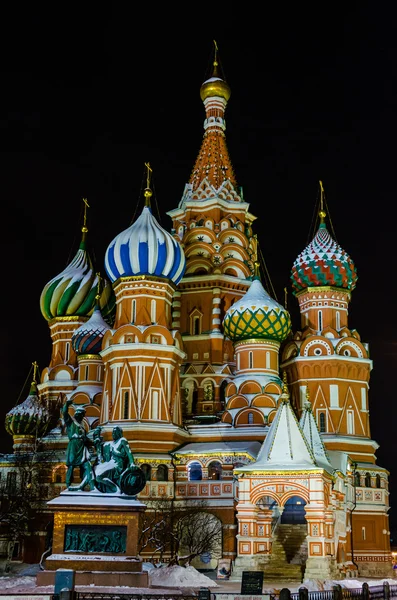 Vista nocturna de St. Catedral de Basilio en Moscú — Foto de Stock