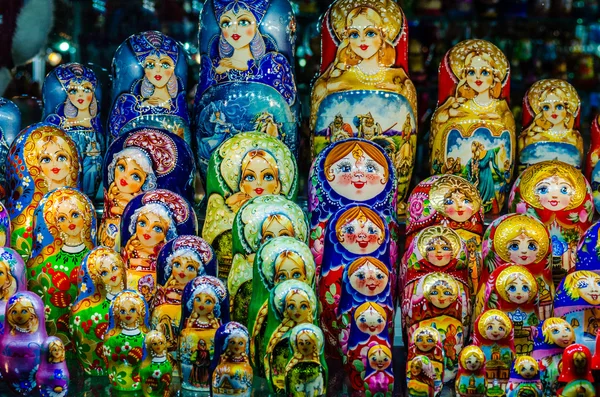 Muñecas nacionales rusas matreshka Imágenes De Stock Sin Royalties Gratis