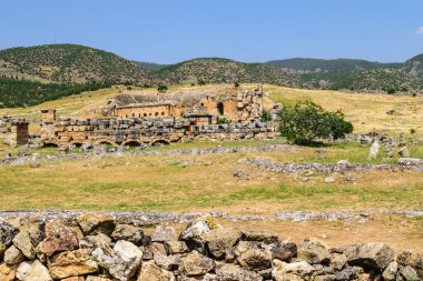 Antik Yunan ve Roma şehir olan hierapolis (Toros Dağları, Türkiye'deki pamukkale).