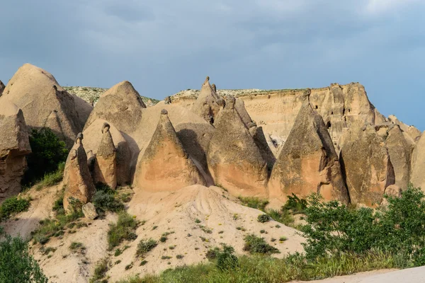 Барвистий скельними утвореннями у Каппадокії — стокове фото