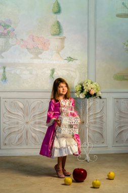 vintage elbiseli kız