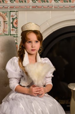eski bir elbise kız