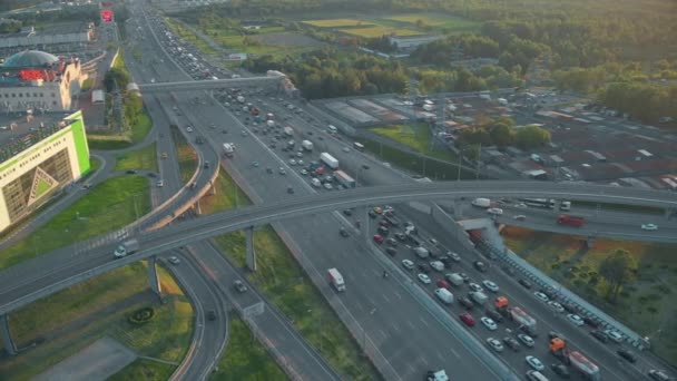 大都市での大規模な輸送交換。モスクワ環状道路. — ストック動画