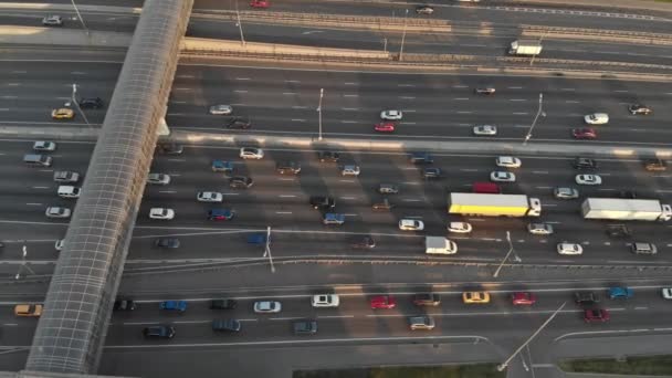 大都市での大規模な輸送交換。モスクワ環状道路. — ストック動画