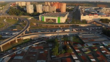 Metropolis 'te büyük bir taşıma kavşağı var. Moskova çevre yolu.