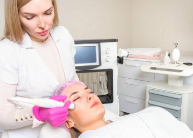 Yüz bakımı. Yüz Hidroliği Mikrocilt Bakımı Soyma Tedavisi