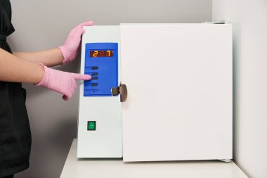 Enstrüman ve aletlerin sterilize edilmesi. Sterilizasyon prosedürü. Buhar otoklavisi.