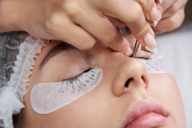 Uzun kirpikli kadın gözü. Kirpik Uzantısı