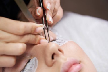 Uzun kirpikli kadın gözü. Kirpik Uzantısı