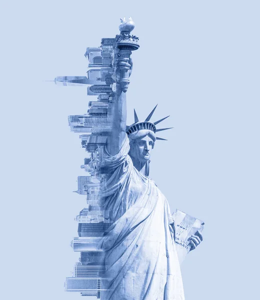 Imagen de doble exposición de la Estatua de la Libertad y el horizonte de Nueva York con espacio para hacer frente. Imagen tonificada azul — Foto de Stock