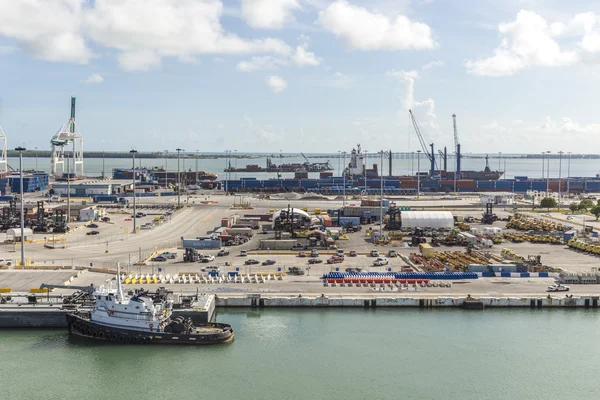 MIAMI, USA - SEPTEMBER 06, 2014 : The Port of Miami with contain — Stockfoto