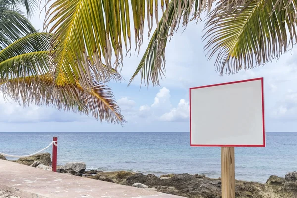 Empty sign on beach — Stock Photo, Image